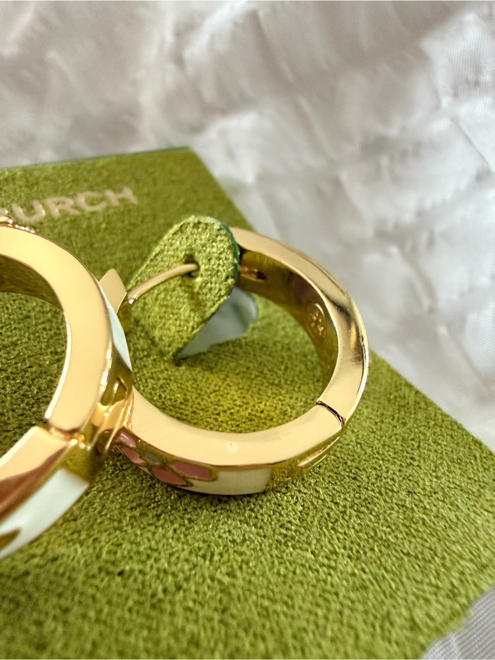 Tory Burch Kira Flora-Print Enamel Gold Floral Earrings - Picture 3 of 7